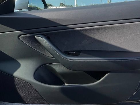 Used 2018 Tesla Model 3 Long Range RWD image 31