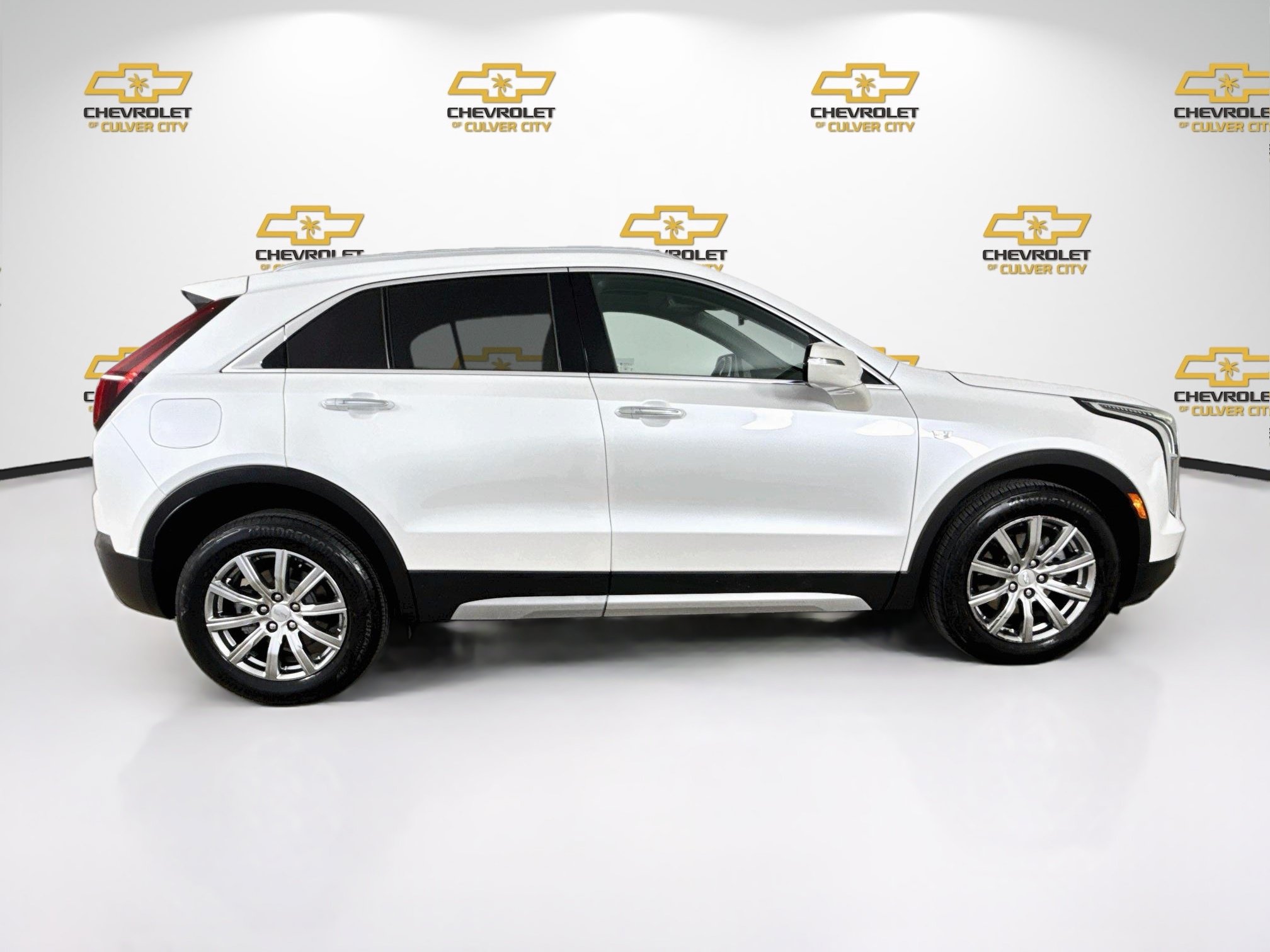 Used 2021 Cadillac XT4 Premium Luxury w/ Cold Weather Package FWD image 9