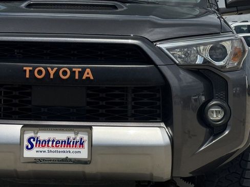 Used 2022 Toyota 4Runner TRD Off-Road Premium w/ Moonroof Package AWD/4WD image 8