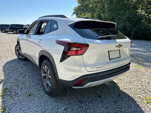 New 2026 Chevrolet Trax LT w/ LT Convenience Package FWD image 8