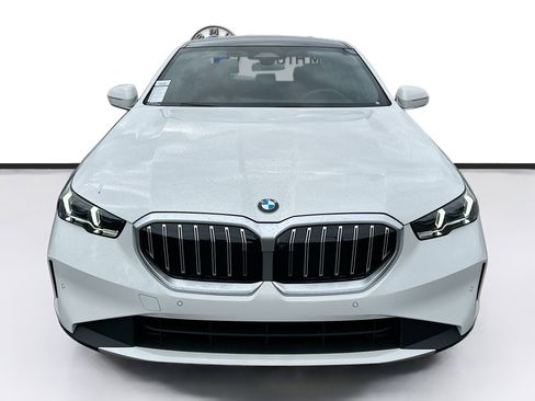 New 2026 BMW 530i w/ Executive Package RWD image 2