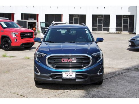Used 2021 GMC Terrain SLE w/ Driver Convenience Package FWD image 2