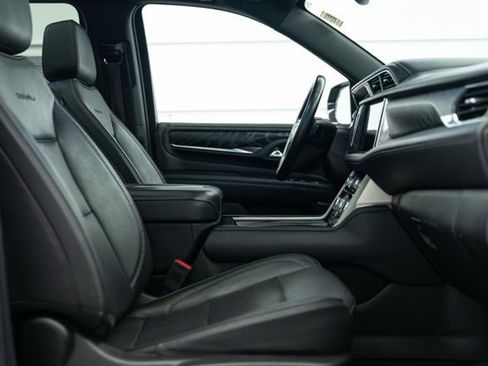 Used 2023 GMC Yukon XL Denali image 13