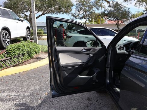 Used 2019 Volkswagen Tiguan SEL Premium R-Line image 27