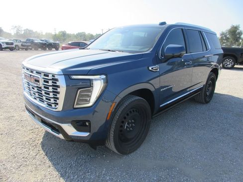 New 2026 GMC Yukon Denali w/ Denali Reserve Package AWD/4WD image 9