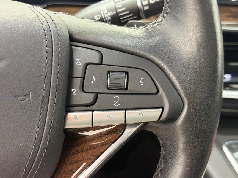 Used 2022 Cadillac Escalade Sport Platinum w/ LPO, ONYX Package AWD/4WD image 18