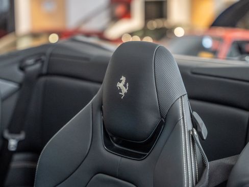 Used 2020 Ferrari Portofino RWD image 30