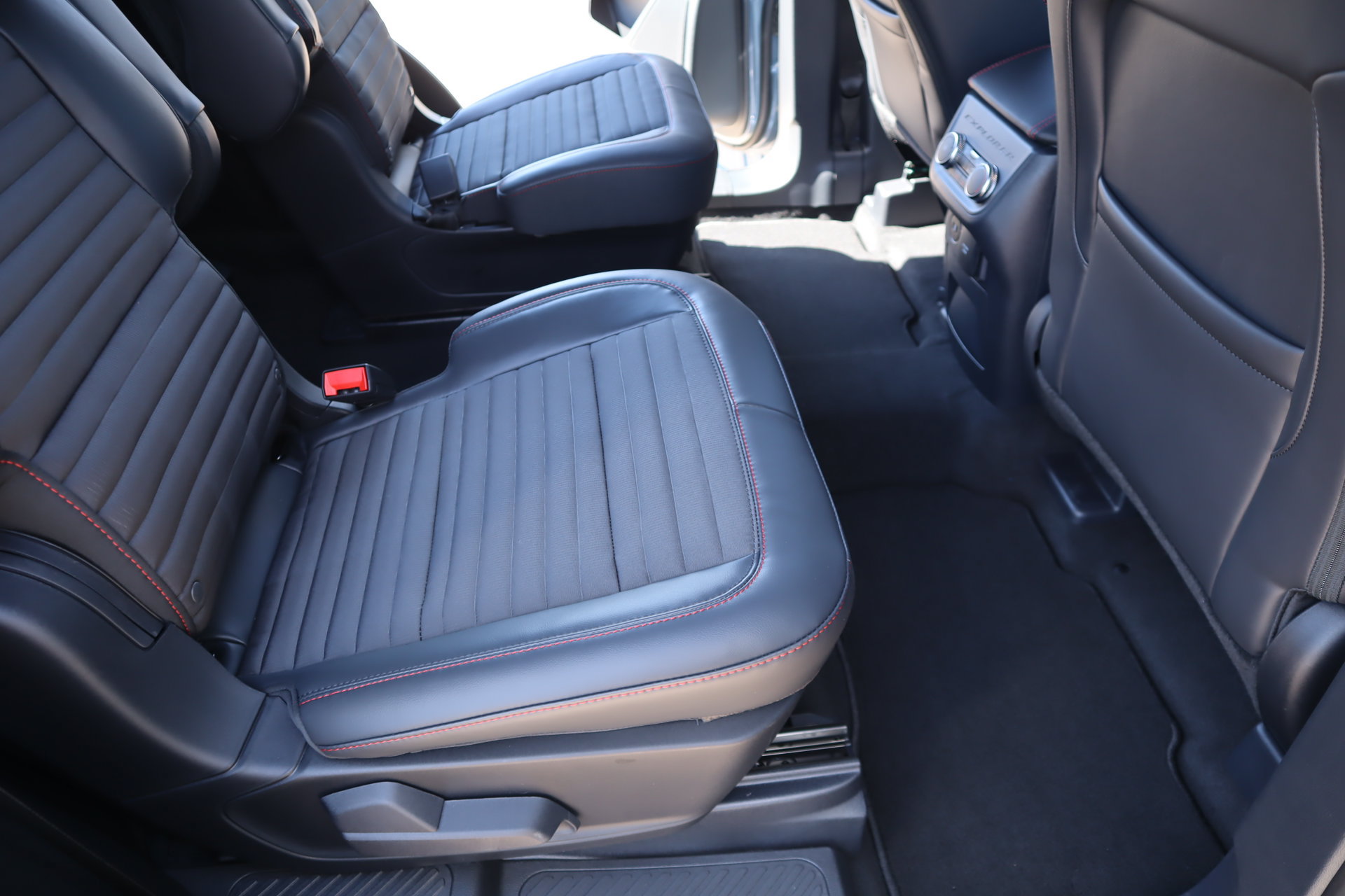 New 2027 Ford Explorer ST-Line w/ Premium Package AWD/4WD image 17