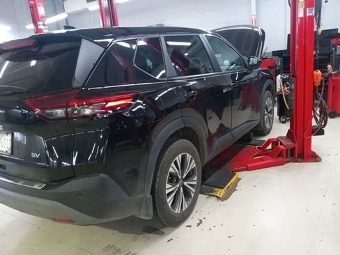 Used 2022 Nissan Rogue SV image 8