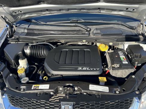 Used 2018 Dodge Grand Caravan SE w/ UConnect Hands-Free Group image 40