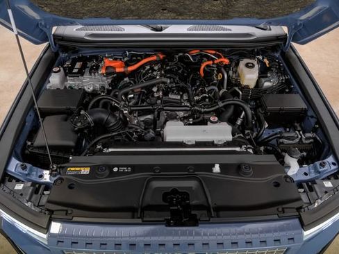 Used 2025 Toyota Land Cruiser image 81