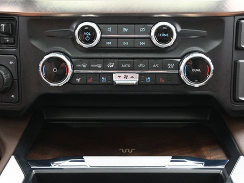 Used 2023 Ford F250 King Ranch w/ FX4 Off-Road Package image 39