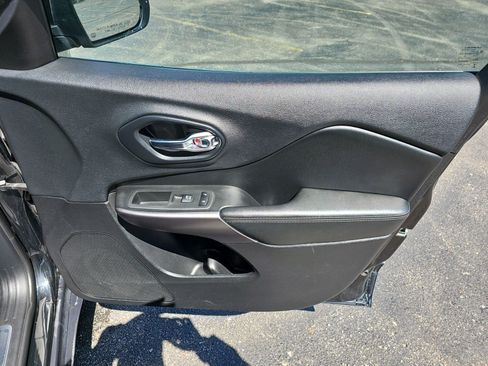 Used 2019 Jeep Cherokee Limited AWD/4WD image 15