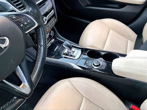 Used 2018 INFINITI QX30 Premium w/ Cargo Package image 12