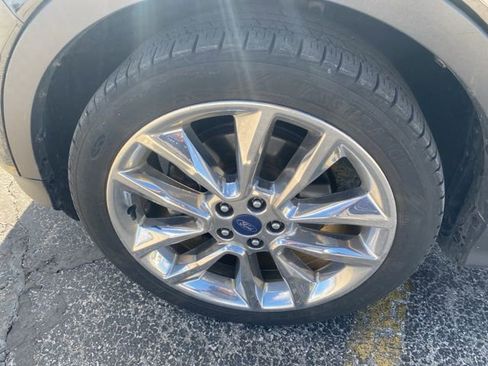 Used 2016 Ford Escape SE w/ SE Chrome Package image 8