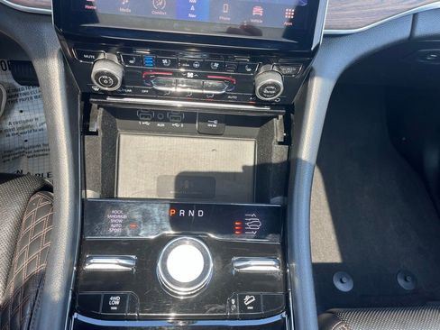 Used 2021 Jeep Grand Cherokee L Summit w/ Luxury Tech Group V AWD/4WD image 18