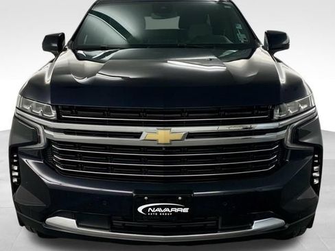 Used 2024 Chevrolet Suburban LT w/ Luxury Package RWD image 3