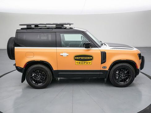 Used 2023 Land Rover Defender 90 X-Dynamic SE image 3
