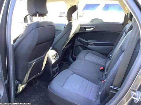 Used 2018 Ford Edge SE image 12