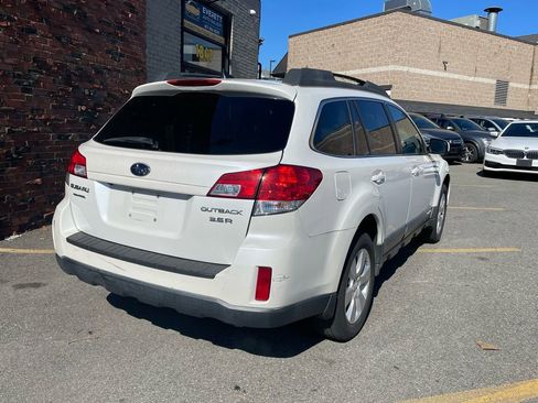 Used 2011 Subaru Outback 3.6R Limited w/ PWR Moonroof Pkg image 3