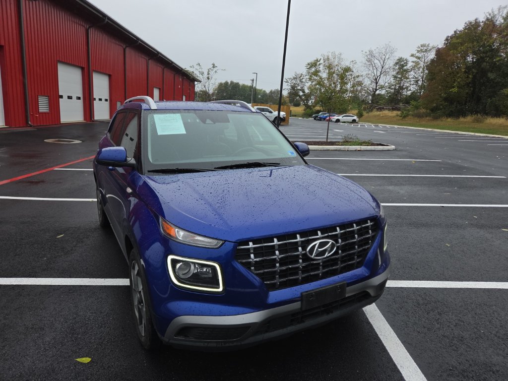Certified 2022 Hyundai Venue Limited w/ Cargo Package FWD image 1