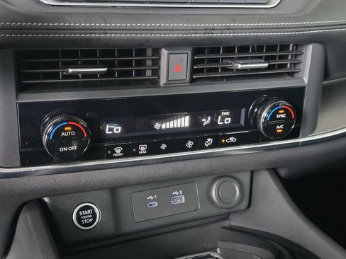Used 2023 Nissan Rogue SV FWD image 18