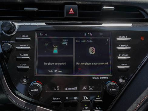 Used 2019 Toyota Camry XLE FWD image 16