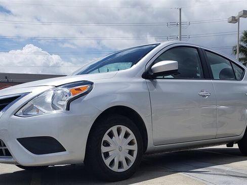 Used 2018 Nissan Versa SV FWD image 1
