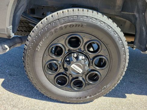 Used 2025 Ford F250 Lariat w/ Black Appearance Package image 6