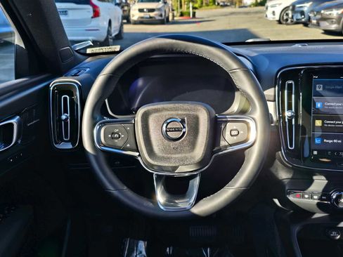 Used 2023 Volvo XC40 Recharge Ultimate image 19