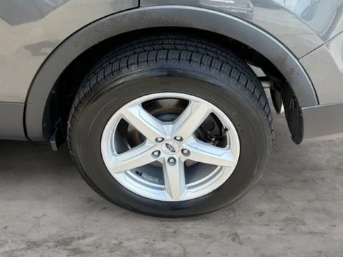Used 2017 Ford Explorer XLT AWD/4WD image 34