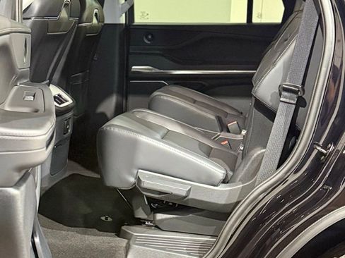 New 2026 Lincoln Navigator Premiere AWD/4WD image 49