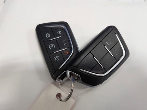 Used 2021 Cadillac Escalade Premium Luxury AWD/4WD image 37
