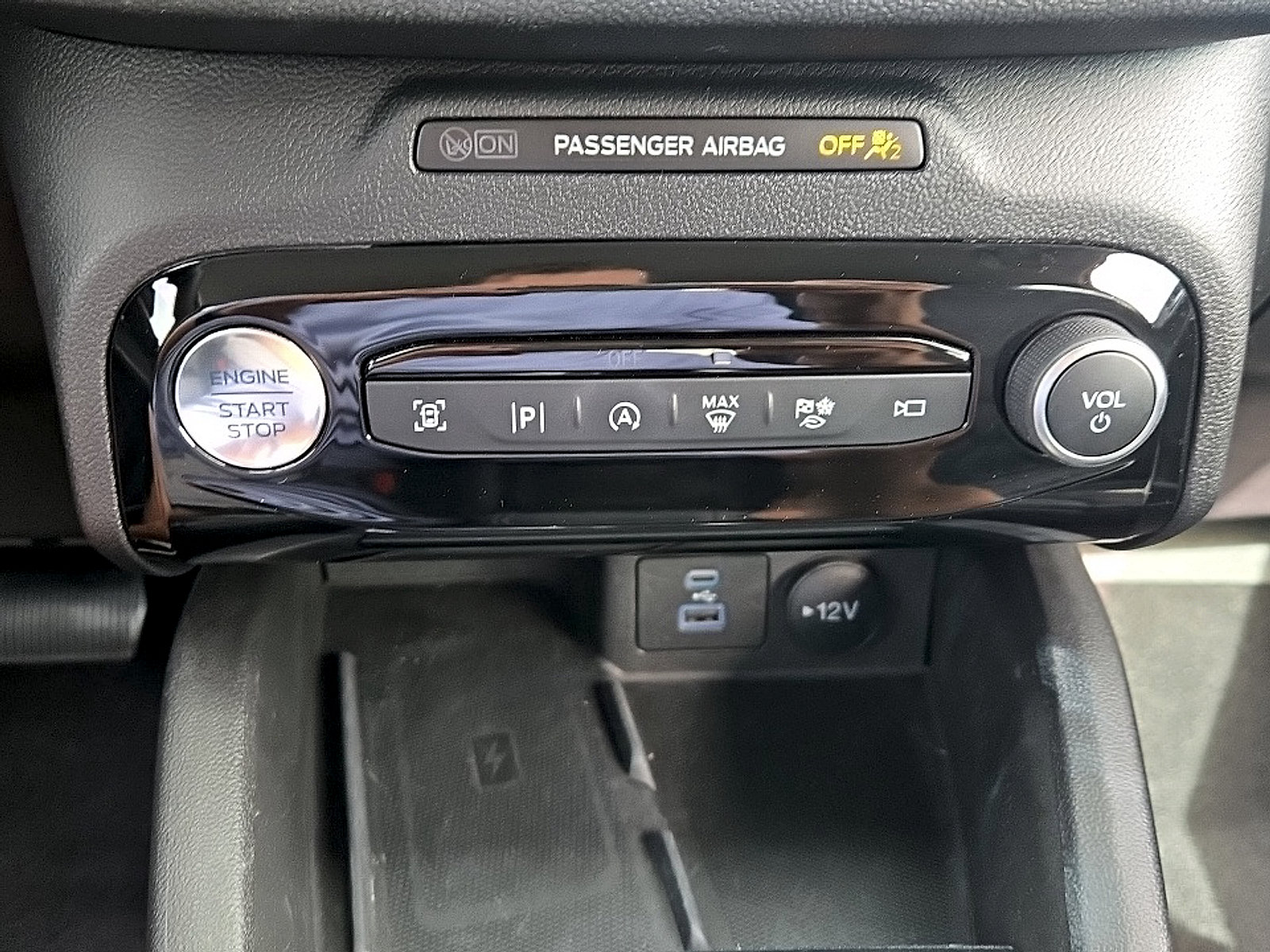 Used 2023 Ford Escape Platinum w/ Premium Technology Package AWD/4WD image 19