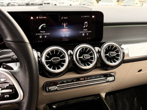 Used 2023 Mercedes-Benz GLB 250 w/ Premium Package image 40