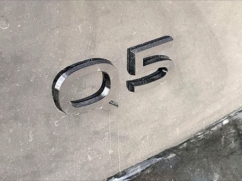 Used 2025 Audi Q5 Premium w/ Convenience Package image 29