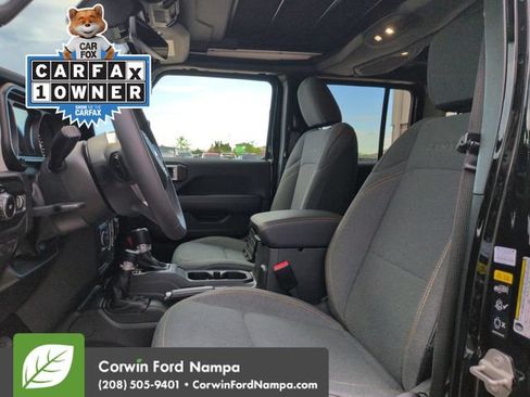 Used 2024 Jeep Wrangler Unlimited Sahara w/ Technology Group AWD/4WD image 24
