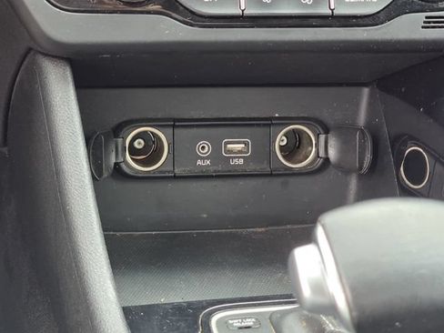 Used 2018 Kia Niro EX w/ Option Group 020 FWD image 20