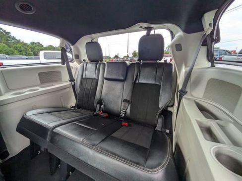 Used 2019 Dodge Grand Caravan SXT FWD image 15