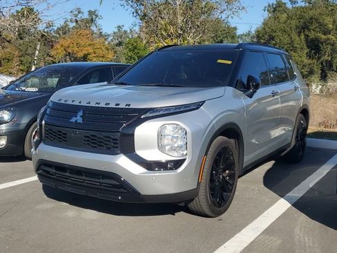 Used 2024 Mitsubishi Outlander SEL image 3