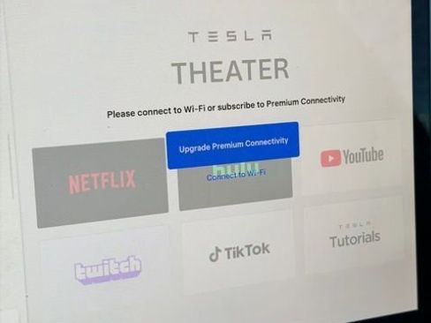 Used 2025 Tesla Model Y Long Range image 17