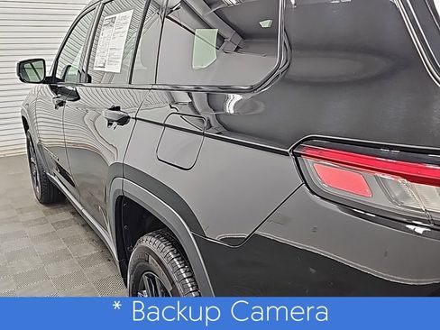 Used 2024 Jeep Grand Cherokee L Laredo image 7