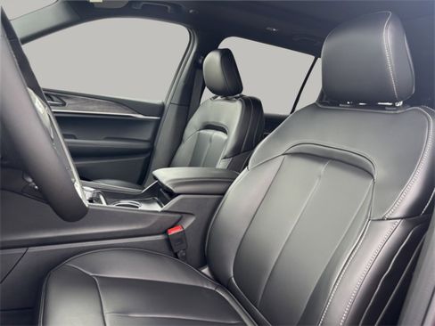 New 2025 Jeep Grand Cherokee L Limited image 11