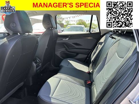 Used 2025 Volkswagen Tiguan SE w/ Panoramic Sunroof Package AWD/4WD image 10