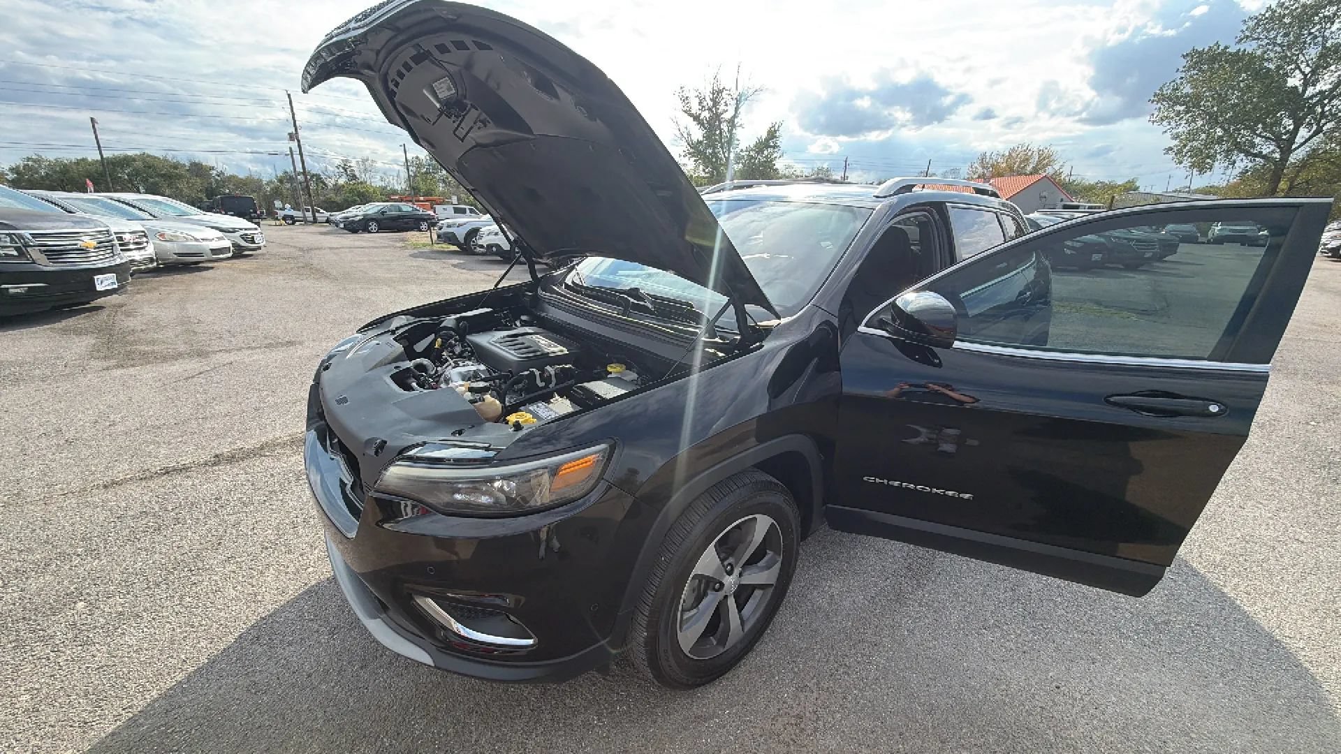 Used 2019 Jeep Cherokee Limited w/ Luxury Group AWD/4WD image 29