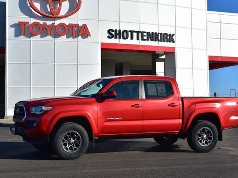 Used 2017 Toyota Tacoma SR5 w/ Tow Package image 1