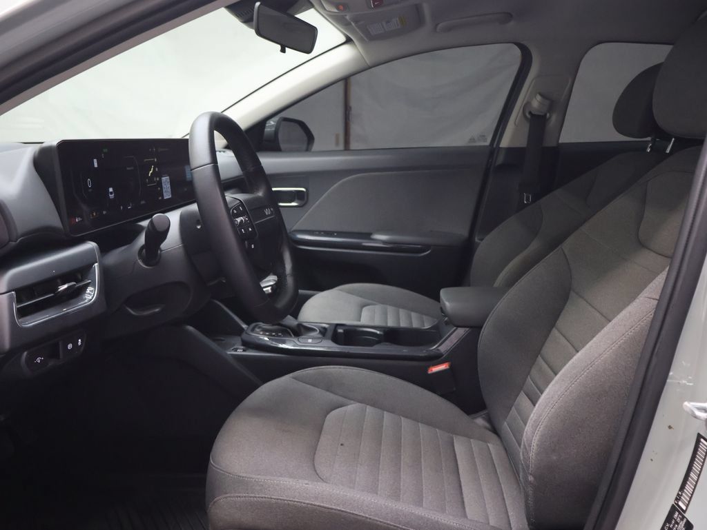 Used 2025 Kia K4 EX FWD image 16