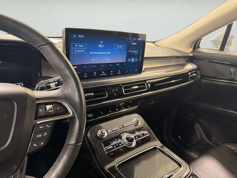 Used 2022 Lincoln Nautilus FWD w/ Premium Package image 20