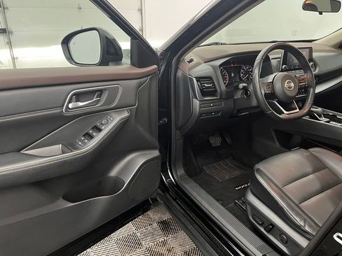 Used 2021 Nissan Rogue SV w/ Premium Package image 13