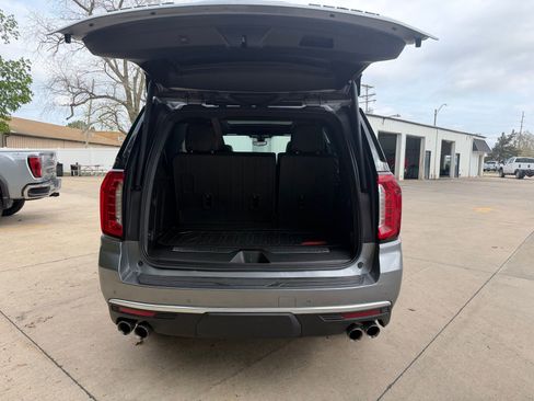 Used 2022 GMC Yukon Denali w/ Denali Premium Package image 33